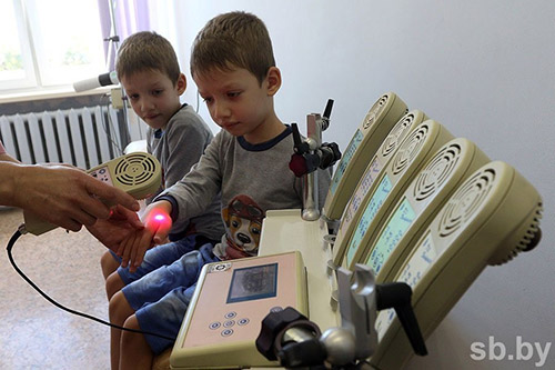 Почти чудо: в РНПЦ оториноларингологии детям разных возрастов врачи возвращают речь